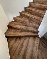  Schody z vinylu BUKOMA Dub Prirodni